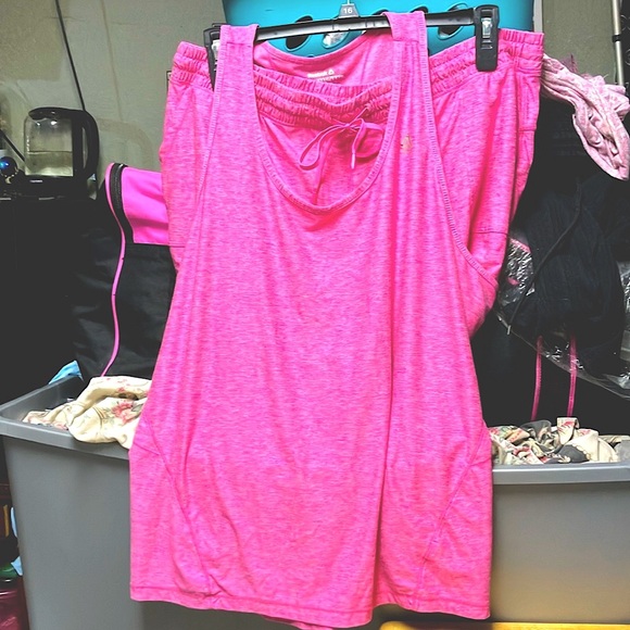 Gently worn Pink Reebok short and top set. - Picture 1 of 8